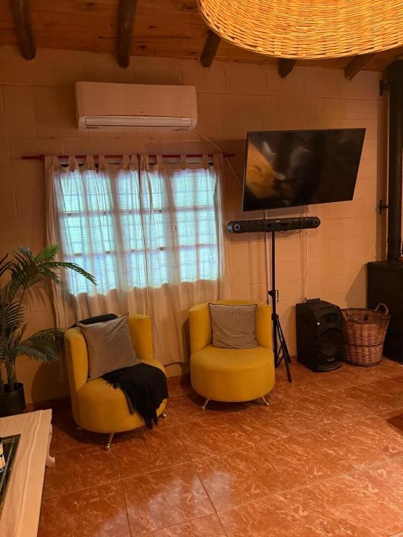 Casa familiar con pileta propia, amplio terreno! - 5