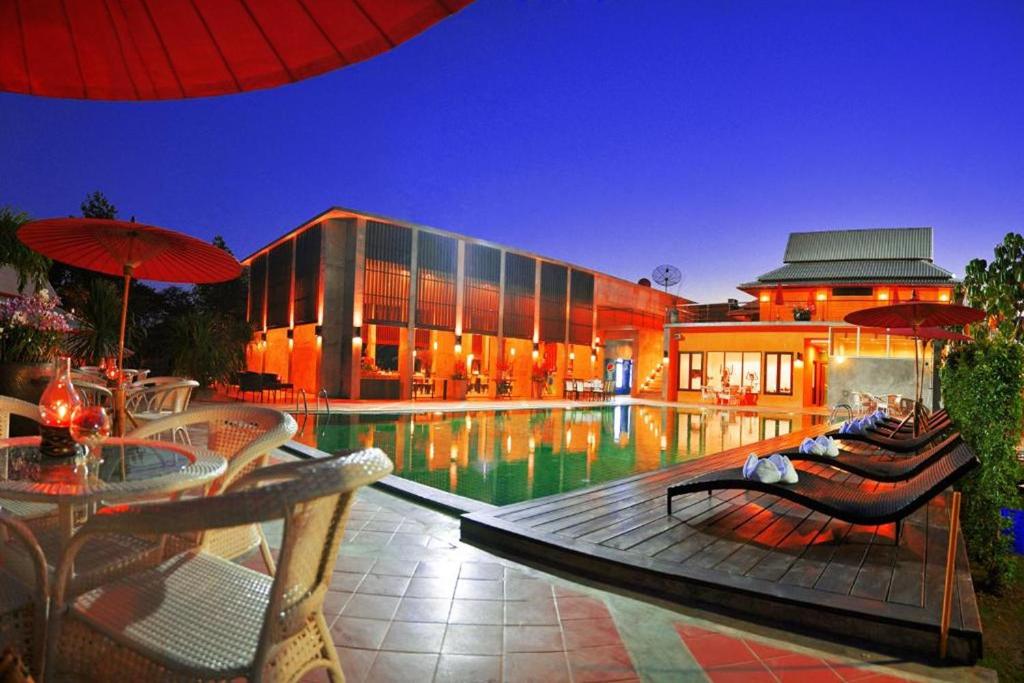 Swimming pool, Poonyamantra Resort in Mae Sai (Chiang Rai)