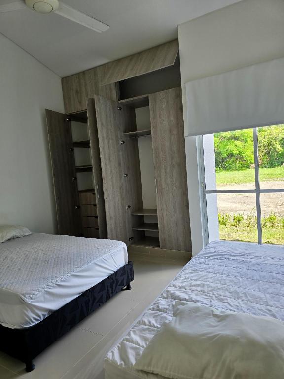 Casa de Descanso con Piscina y Jardín Ricaurte - 5