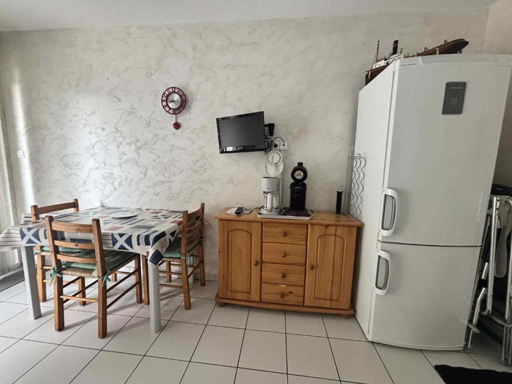 Appartement confortable au centre-ville, à 400m des plages, parking inclus - FR-1-194-305 - 4