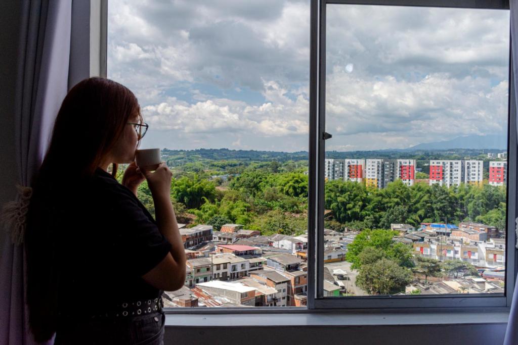 Acogedor Apartaestudio con Vista a la Ciudad y las Montañas - Zona Central - 1 Dormitorio Piso 14 - 1