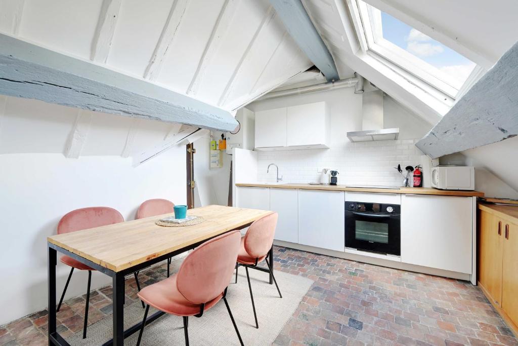 Bright 4P studio in the heart of Paris Marais Rivoli - 3