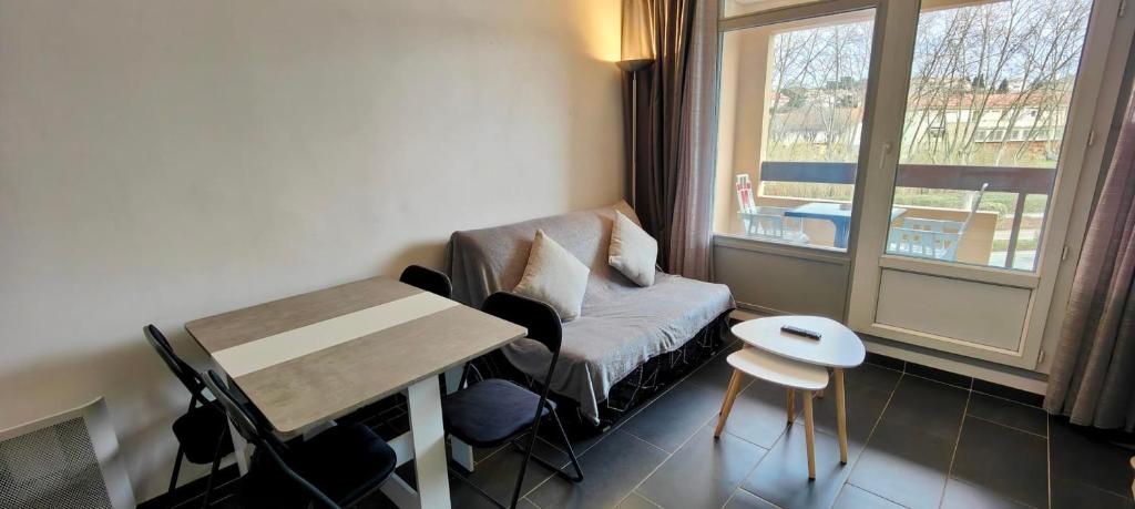 Apt with balcony near downtown Fréjus - 2