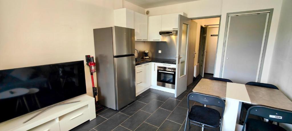 Apt with balcony near downtown Fréjus - 3