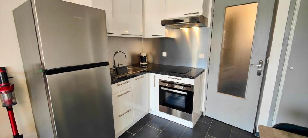 Apt with balcony near downtown Fréjus - 4