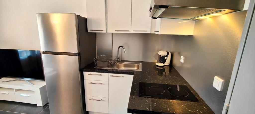 Apt with balcony near downtown Fréjus - 5
