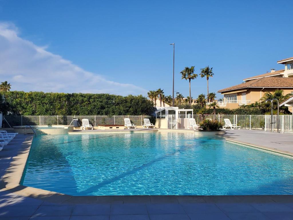 CAP HERMES 312, T2,3, 40m2 clim, parking, piscine - 4