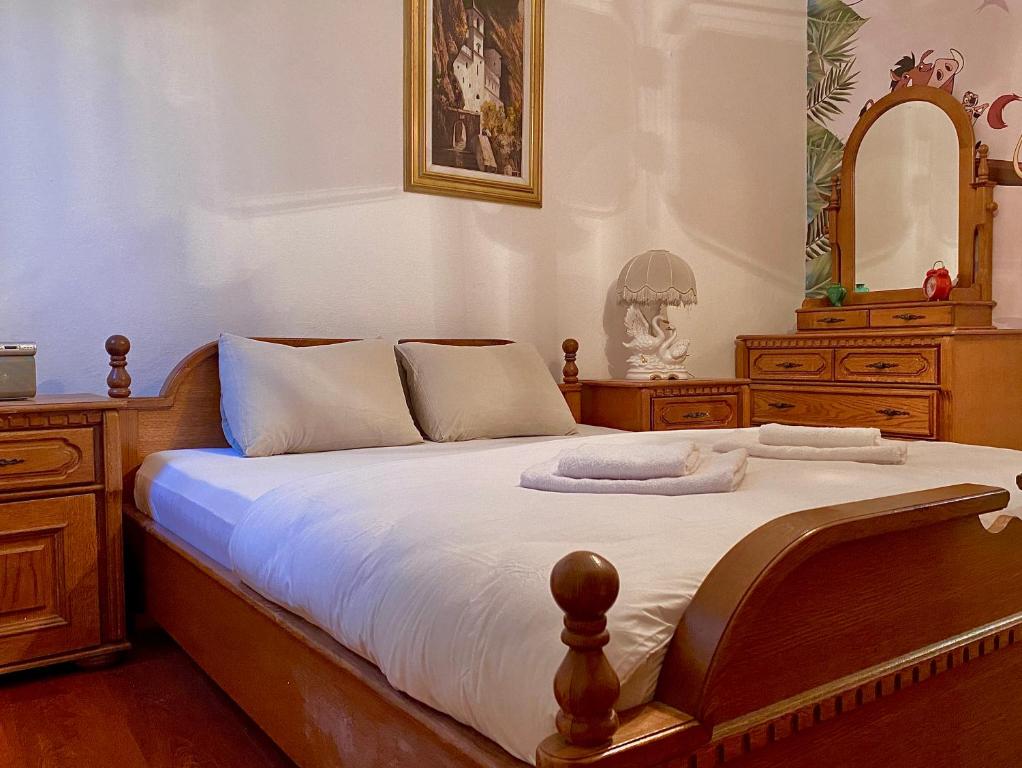 Small Hill Guesthouse - 1