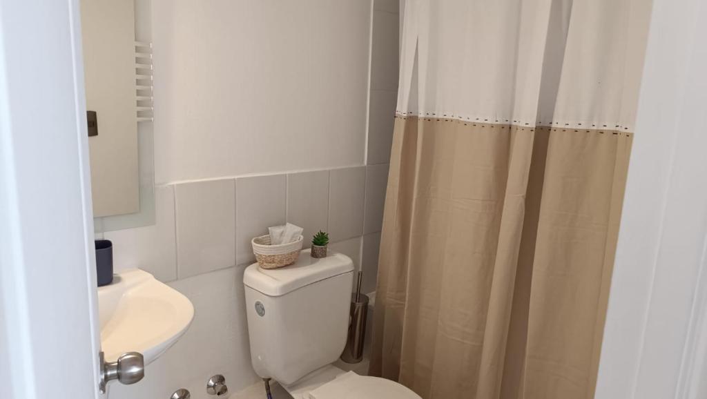 Depto en condo, 2D 1B, aire estacionamiento, full - 5