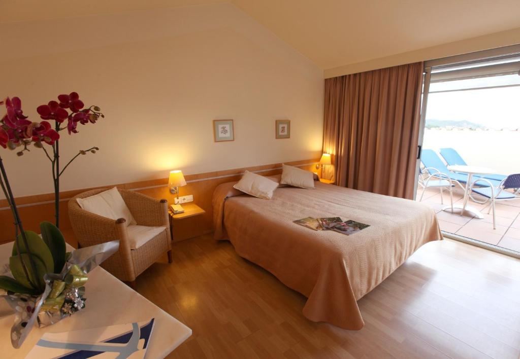 Hotel Ancora — Hotel rooms in Palamos, Catalonia
