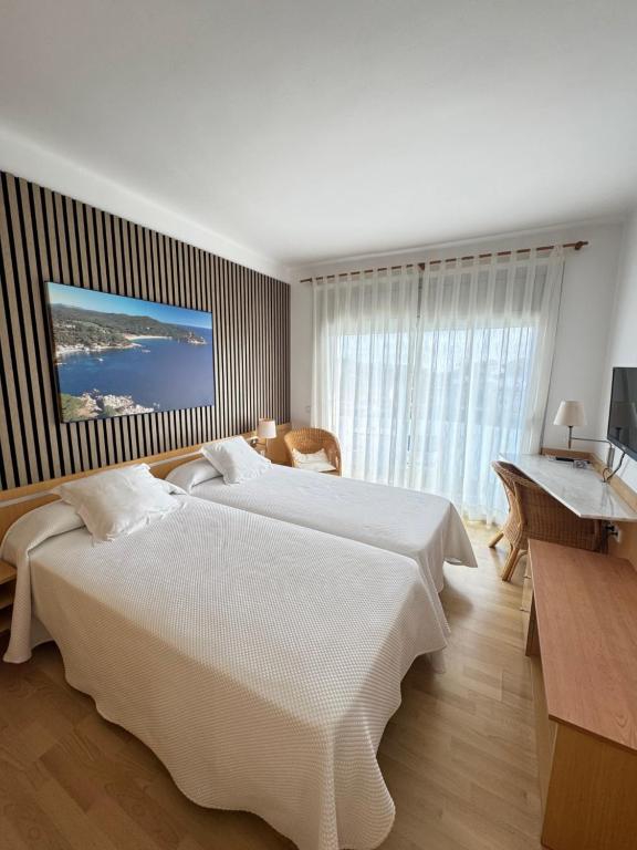 Hotel Ancora — Hotel rooms in Palamos, Catalonia