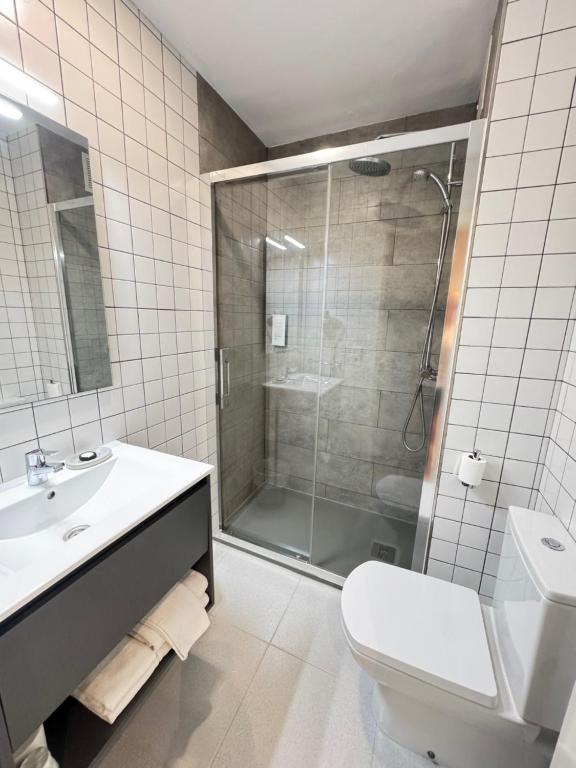 Hotel Ancora — Hotel rooms in Palamos, Catalonia