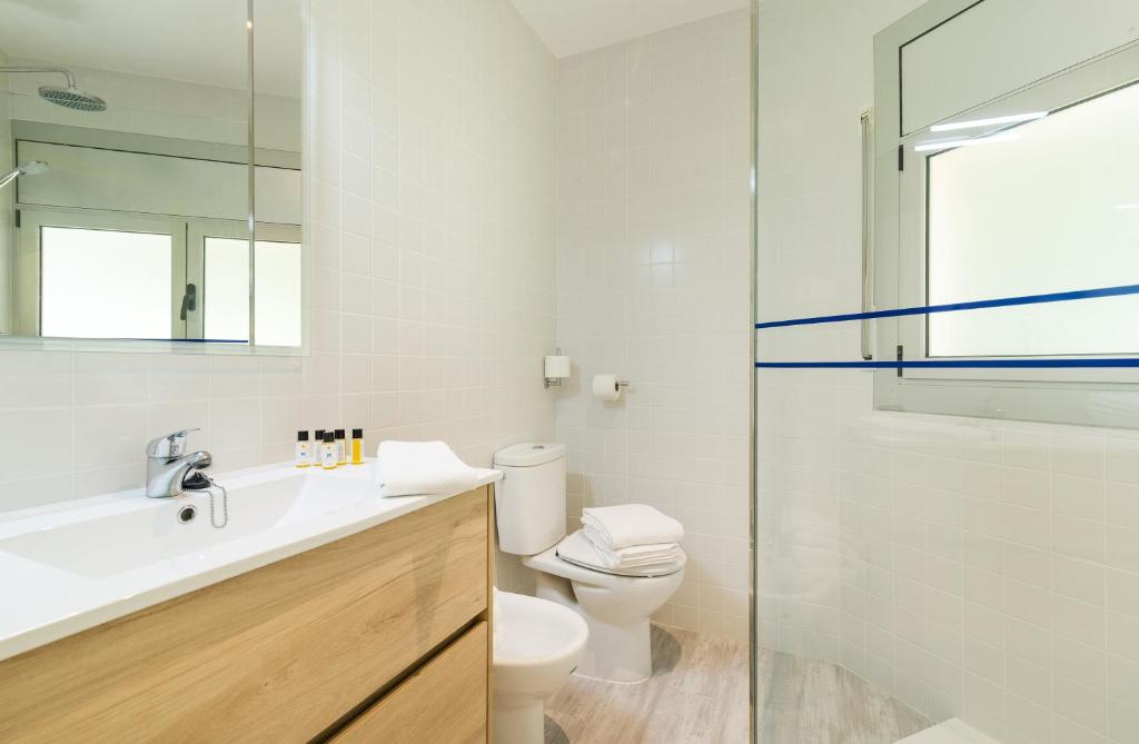 Hotel Ancora — Hotel rooms in Palamos, Catalonia