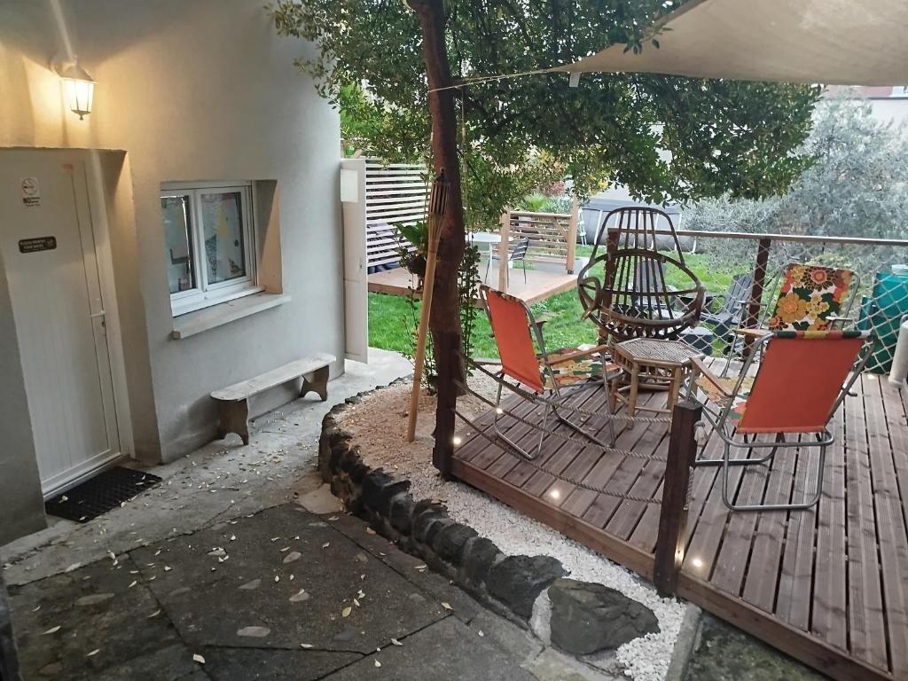 Suite rétro 80s 90s grande baignoire et jardin - 3