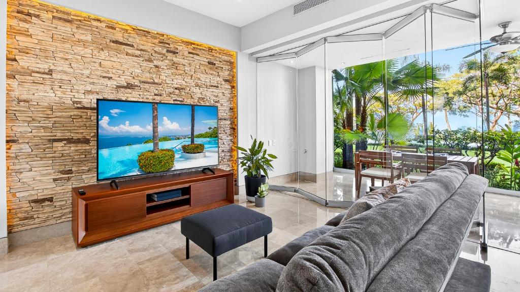 Tranquil Avalon Condo, Garden Access & Bay View - 5