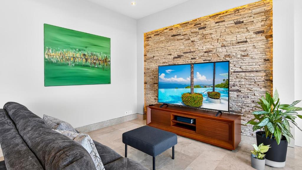 Tranquil Avalon Condo, Garden Access & Bay View - 3