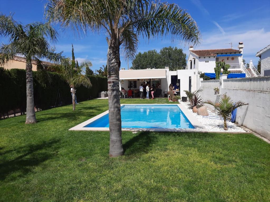Casa recièn reformada con jardin y piscina privada - 1