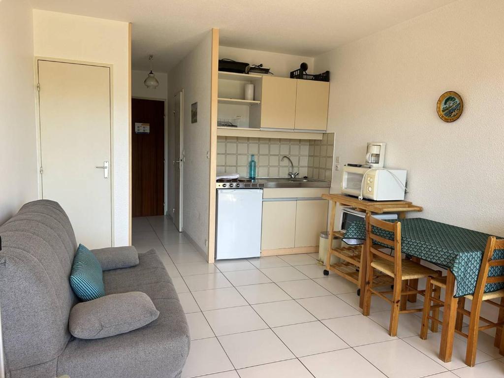 Studio cabine avec terrasse à Bormes-les-Mimosas - FR-1-251-874 - 3