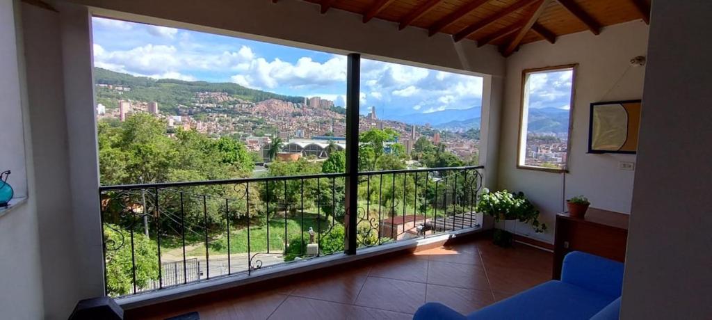 Apto Vista Hermosa en Mitad de Medellin con parqueo - 4
