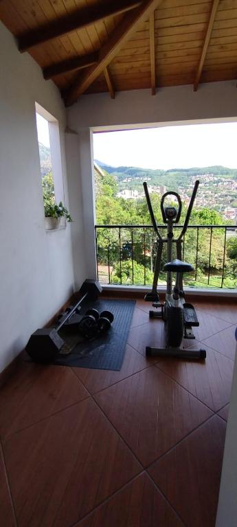 Apto Vista Hermosa en Mitad de Medellin con parqueo - 2