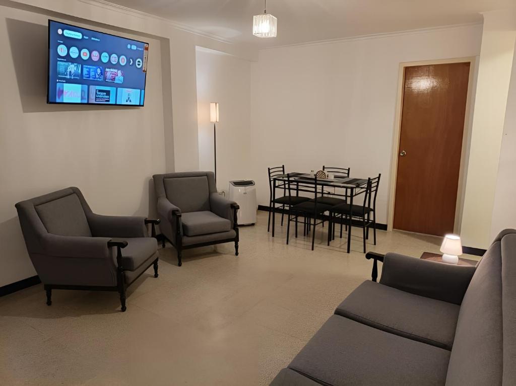 Lindo Apartamento Full Equipo con 2 habitaciones y Amplia Terraza con Agua y Ascensor - 2
