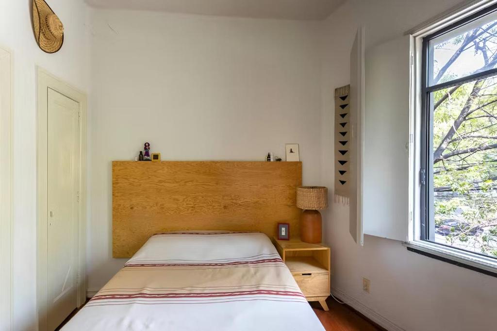 Beautiful, bright room, right on the park - 1