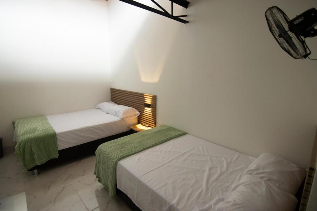 Medellin La 70 - Laureles - 3