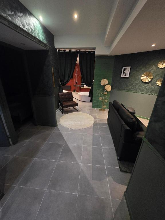 Love room - Jacuzzi - Salle de jeux complète - 5