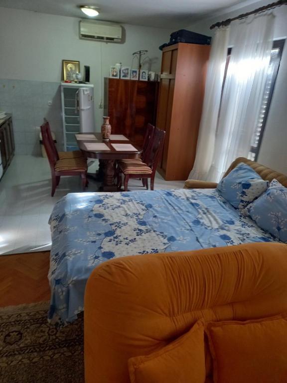 Apartman Ipak Se Okrece - 5