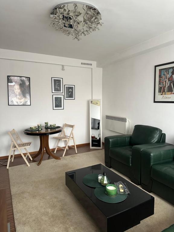 Apartment Cameo - 2