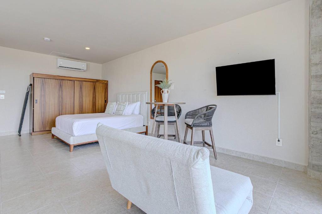 Centrally Located Apartment w Pool / Gym / Cowork - 1