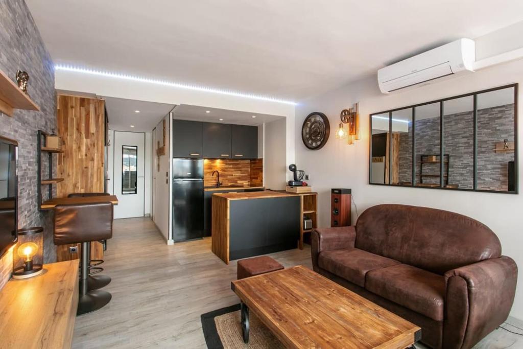 Café Loft Port Ambonne Appartement T2 avec vue marina et Mont Saint-Loup - 3