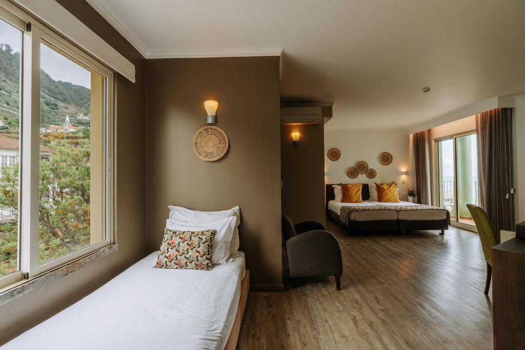 Hotel Euro Moniz — Hotel rooms in Porto Moniz, Madeira
