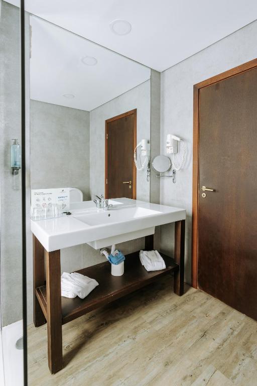 Hotel Euro Moniz — Hotel rooms in Porto Moniz, Madeira