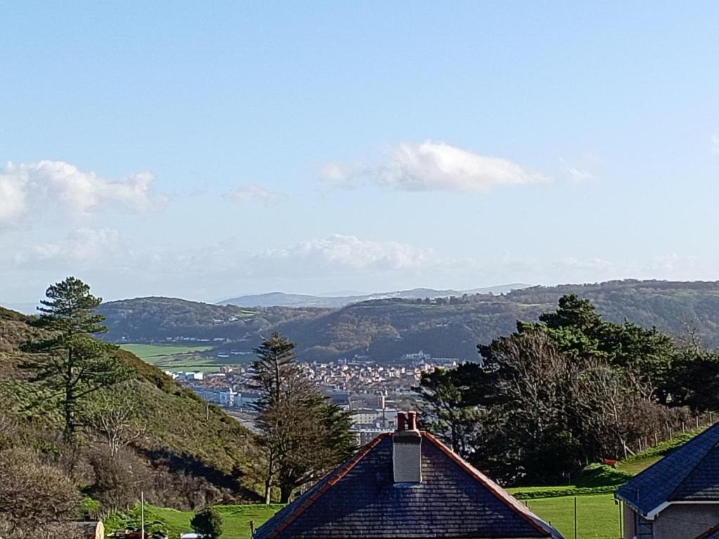 Copper Mine Cottage, Llandudno - pet-friendly stay