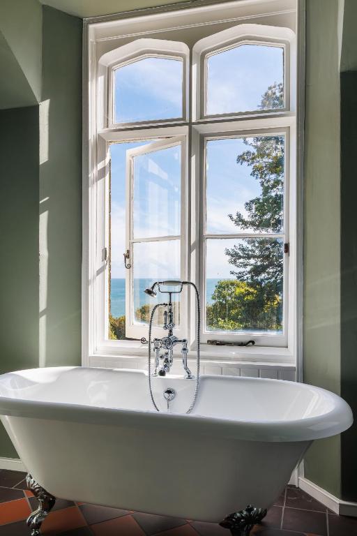 East Dene Estate photo 4