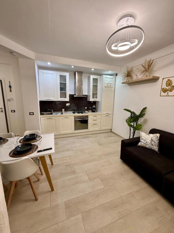 Uri House-Il tuo rifugio moderno a 300mt dalla metro C - 2
