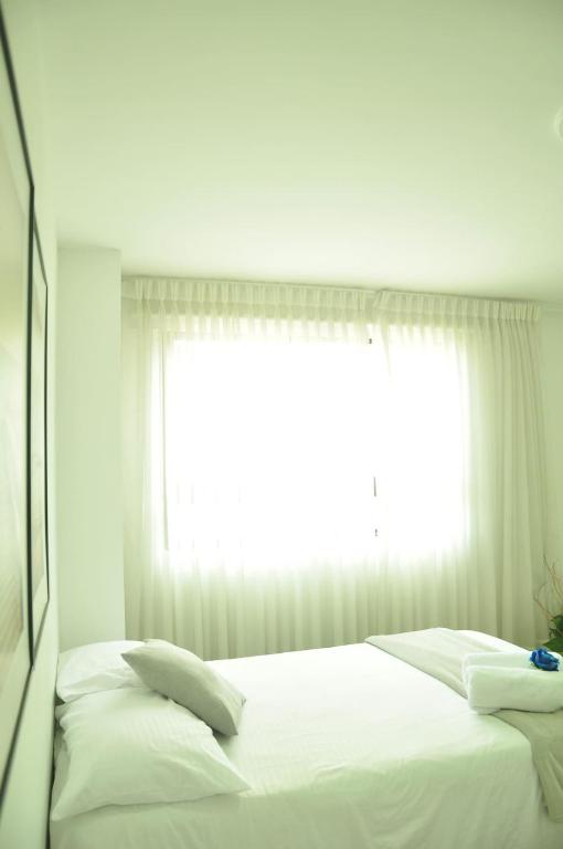 live Medellín desde un Apartamento Céntrico y Cómodo - 3