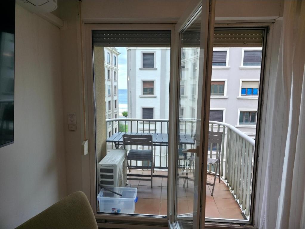 Beach Big Apartment With 3 Rooms Apartment Parking Included - 4