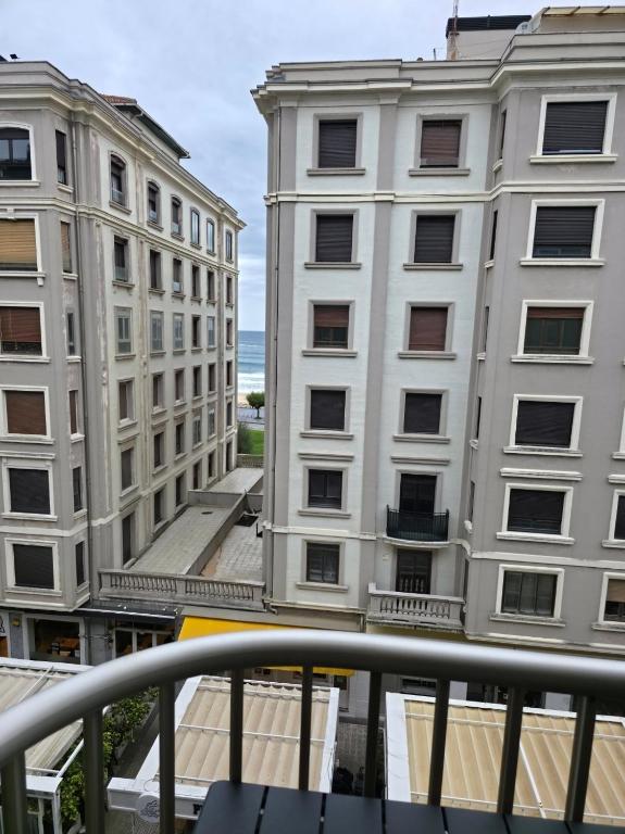 Beach Big Apartment With 3 Rooms Apartment Parking Included - 2