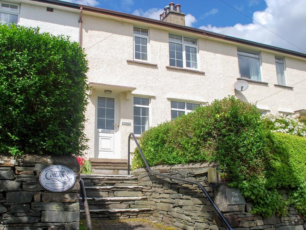 The Fells, Keswick - dog-friendly whole-house cottage with secure garden