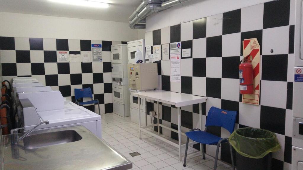 2 Bedroom Luminous Spacious LiveHotel Pool Gym - 3