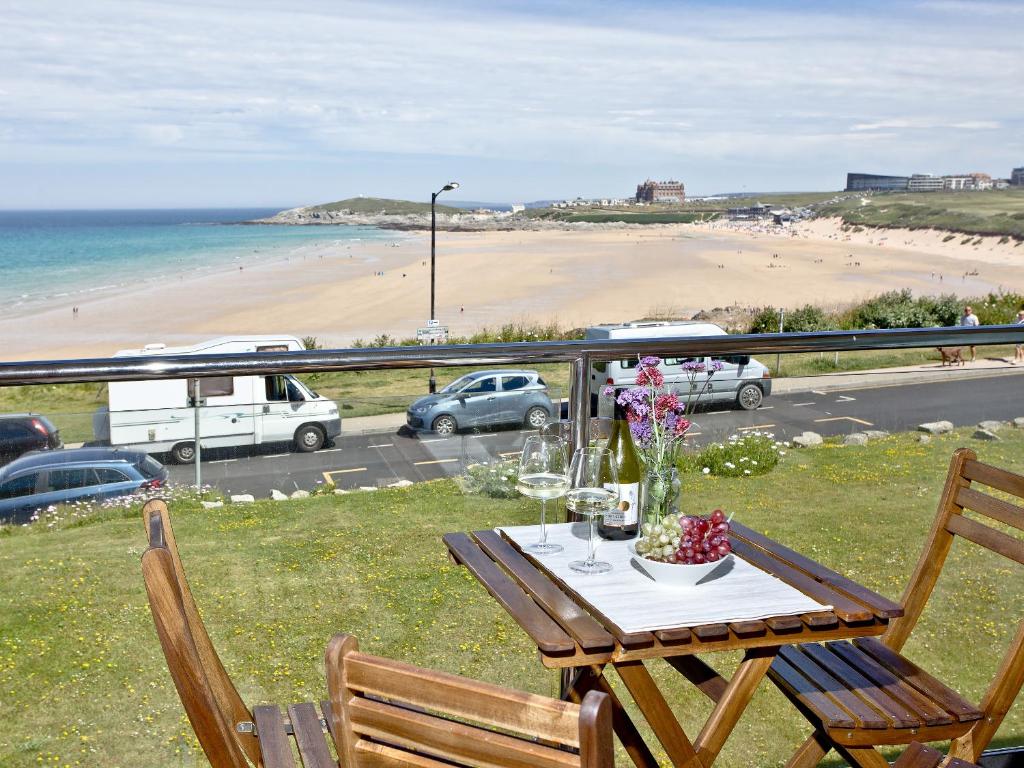 Apartment 8 Newquay - dog-friendly flat overlooking Fistral beach