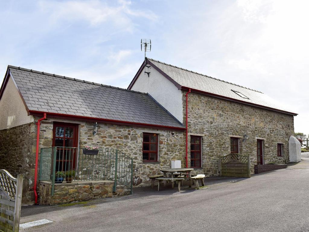 The Granary at Osc exterior — pet-friendly farm cottage at Penbryn, west Wales
