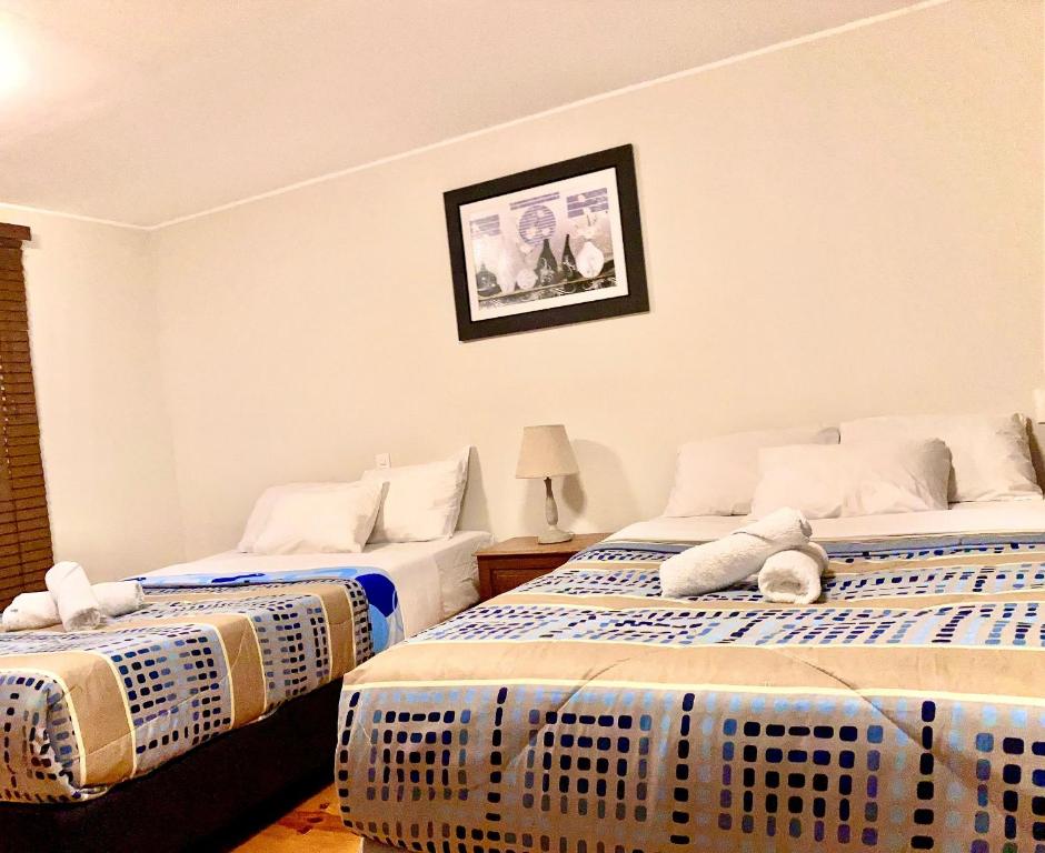 Suite Independiente con Baño Privado – Miraflore - 1