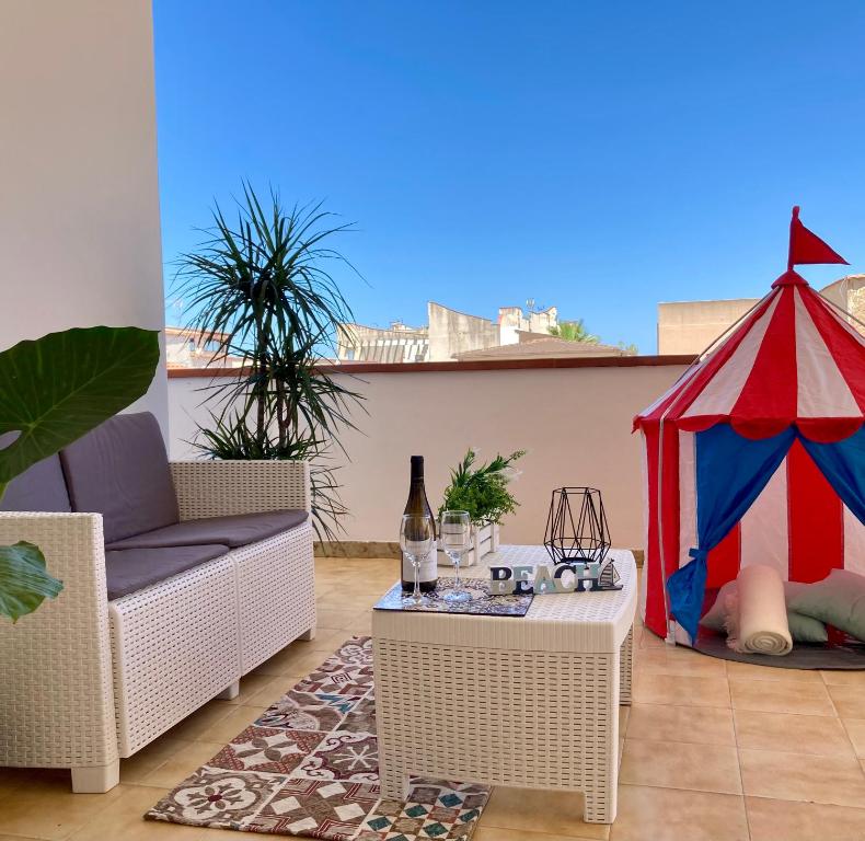 3 min Walk to Beach 3BR Apartment with Terrace AC & Parking - 4