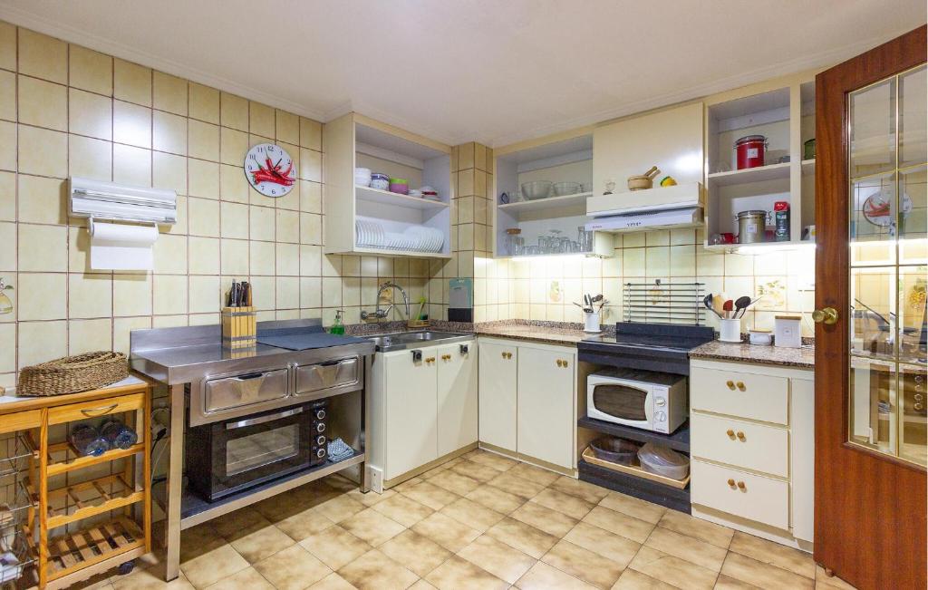 3 Bedroom Lovely Apartment In Santa Pola - 5