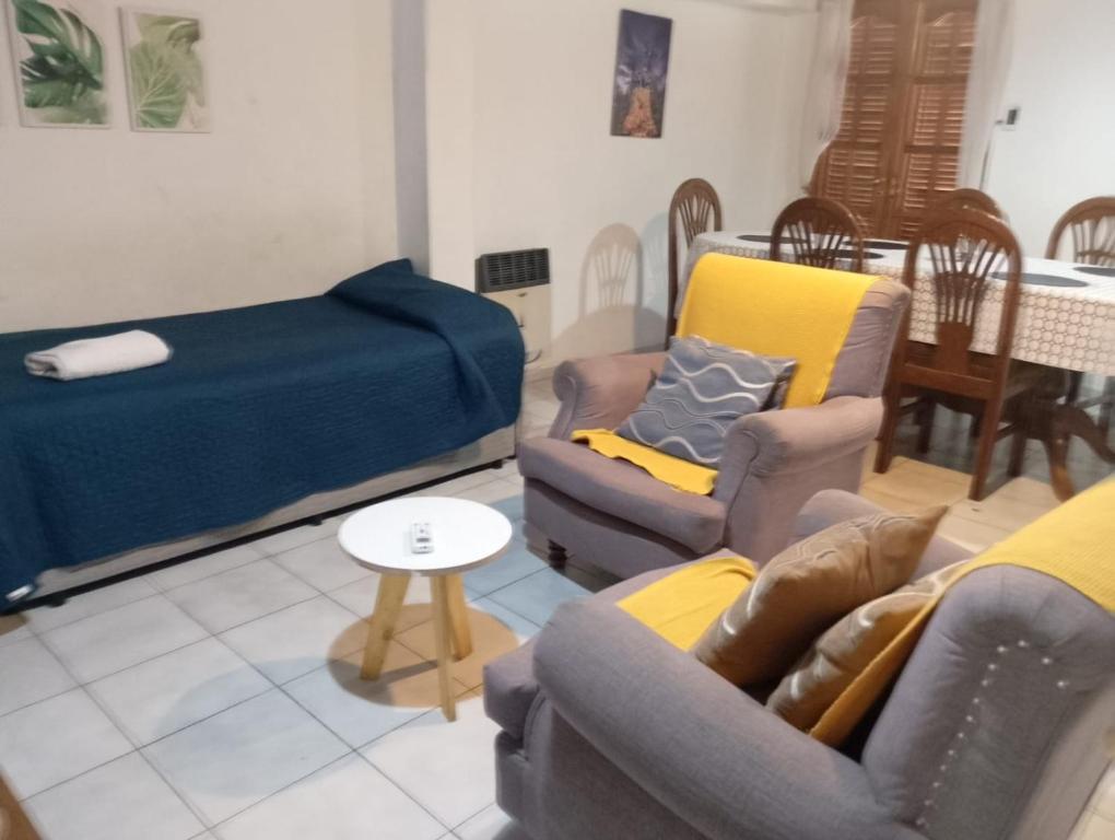Casa y departamento en mismo domicilio para 10 personas - 2
