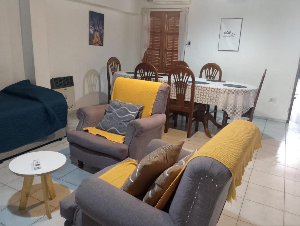 Casa y departamento en mismo domicilio para 10 personas - 5