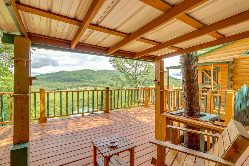 From $50pp - Secluded Mountain Cabin with Decks and Gazebo, Brasstown, NC